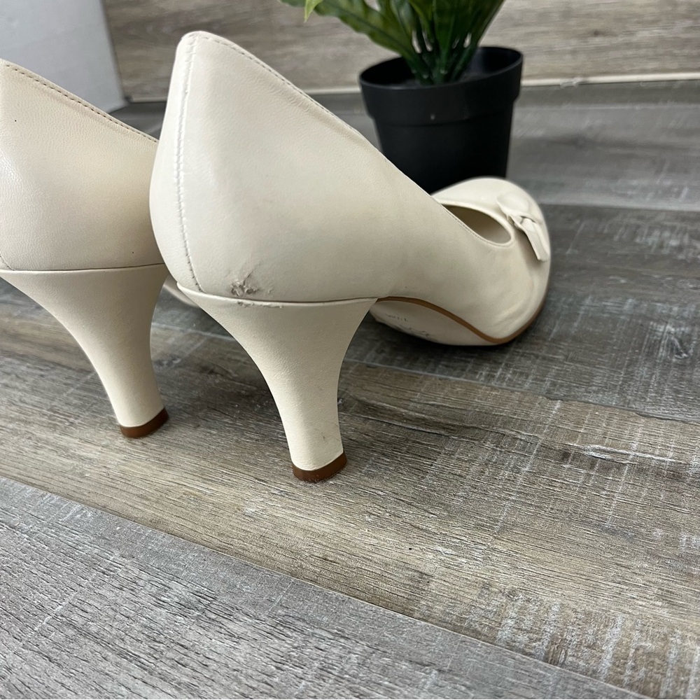 Gianni Bini Cream Pump Heels Decorative Side Bow Size 7.5 - Picture 12 of 12
